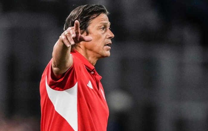 Almeyda consolida el 4-2-3-1 y ve a Vargas como otra alternativa por dentro